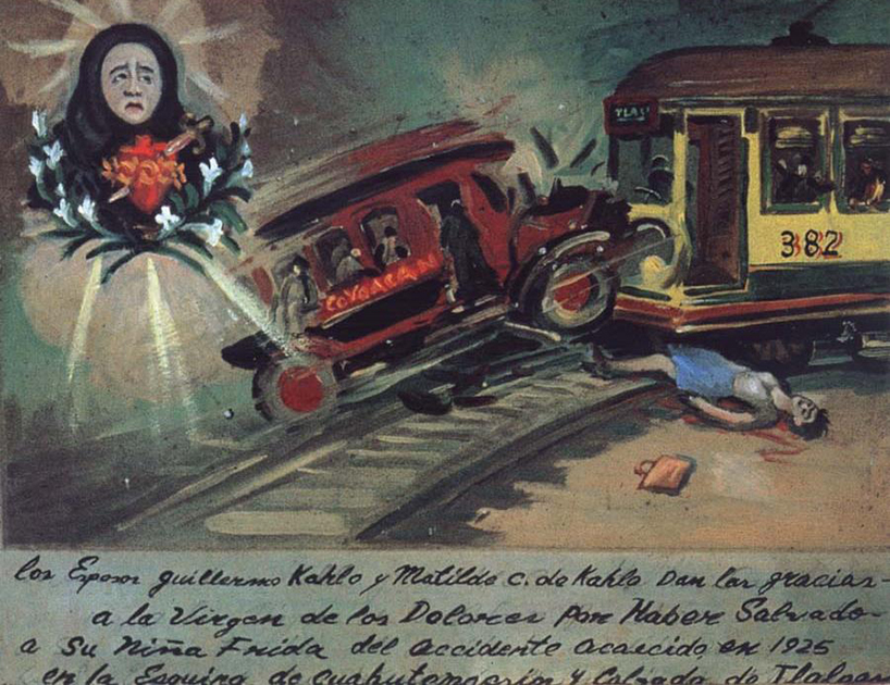 В 1940-х Кало нашла ретабло (распространенные в странах Латинской Америки иллюстрации бытовых ситуаций, в которых верующим помогают святые), который походил на изменившую ее жизнь аварию — на нем была изображена девочка, оказавшаяся под колесами трамвая, столкнувшегося с автобусом. Фрида добавила к рисунку надписи на автобусе и трамвае, а пострадавшей пририсовала свои густые брови. 