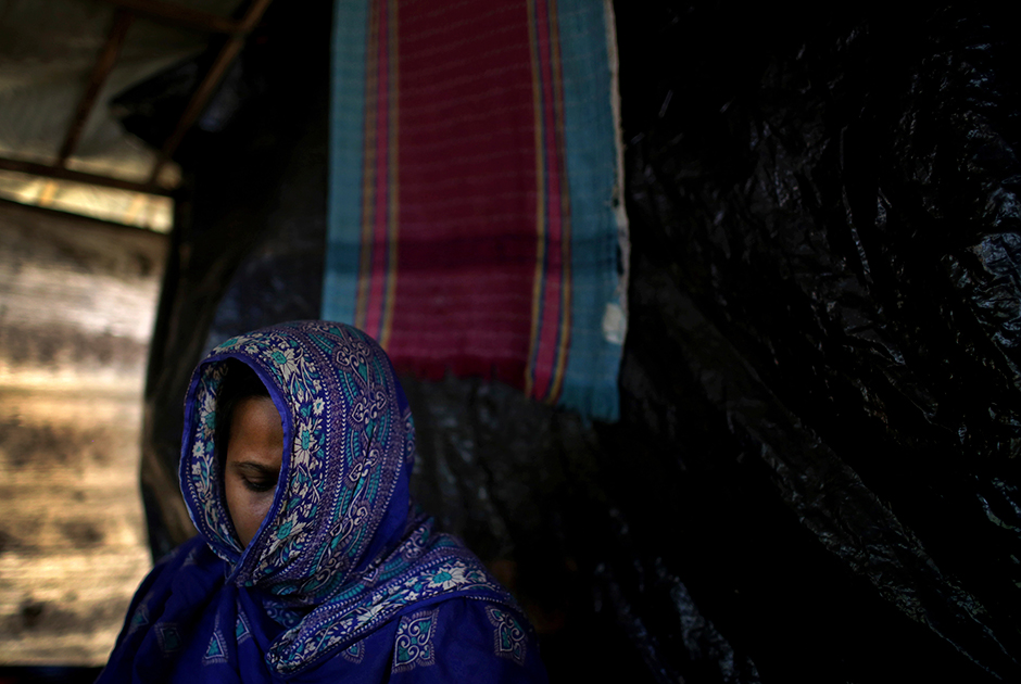 Постепенно изнасилованные женщины перестают корить себя за произошедшее и начинают прощать. Рохинджа рассказывают свои истории другим, когда понимают, что им нечего стыдиться: они не сделали ничего, чтобы спровоцировать насилие, так почему им должно быть стыдно? 