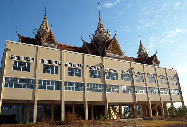 Здание суда, где слушались дела подозреваемых в сотрудничестве с режимом «красных кхмеров»