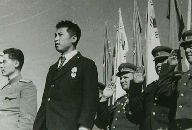 Ким Ир Сен на митинге в Пхеньяне, 14 октября 1945 года