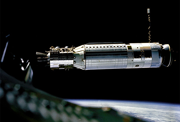 Вид на космический аппарат RM-81 Agena из пилотируемого корабля Gemini 8