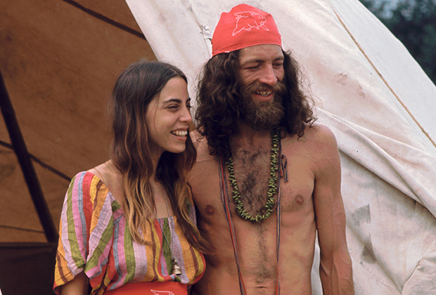 Пара на фестивале в Вудстоке в 1969 году