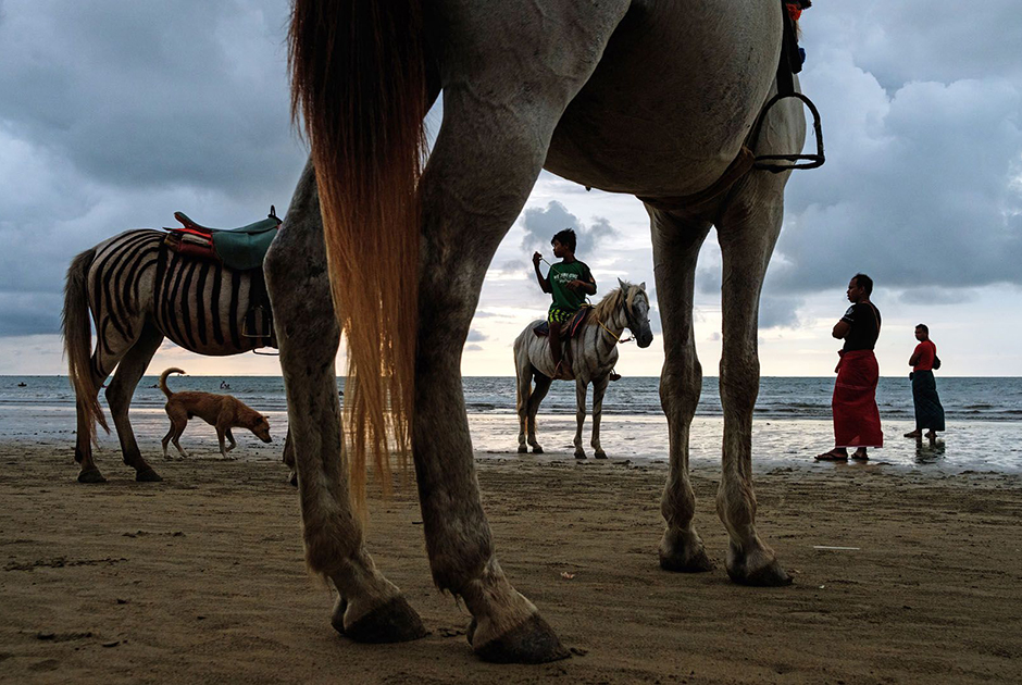 Изображение тихого дня на бирманском пляже получило первый приз в категории «Одиночная фотография».