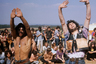 1970 год. Вудсток уже отгремел, и все, что будет позже, будет лишь жалким повторением. Но эти молодые люди все равно наслаждаются молодостью и свободой на фестивале поп-музыки Isle of Wight.