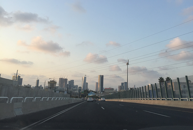 В последние годы Тель-Авив стремительно растет вверх: небоскребы строят один за другим