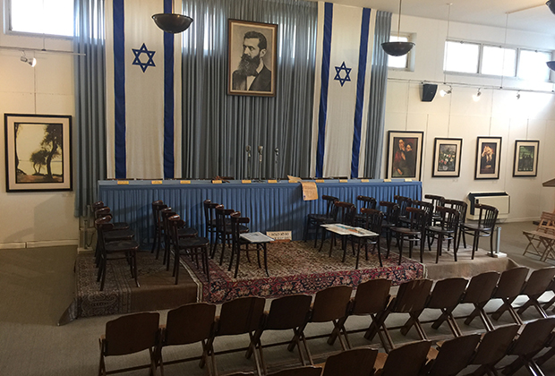 Зал музея в Тель-Авиве, где было объявлено об образовании Государства Израиль