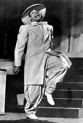 Наиболее абсурдный вариант костюма зут представил в фильме «Дождливая погода» Кэб Кэллоуэй. Фильм стал одним из хитов американского проката 1943 года. 