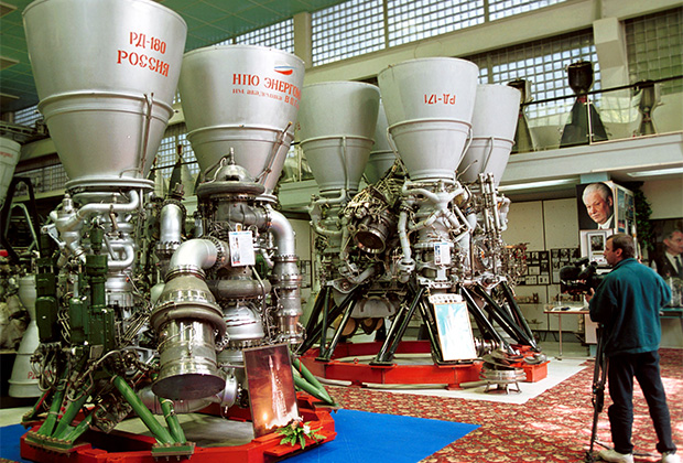 Ракетные двигатели РД-171 и РД-180