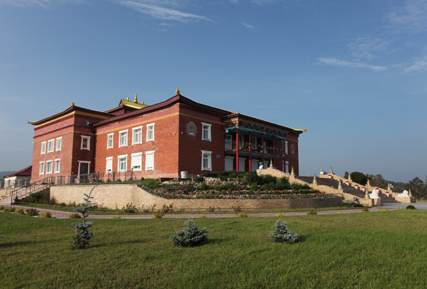 Дацан — это не только буддистский храм, но и духовный университет