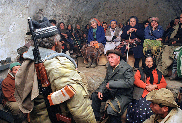 1993 год. Жители Карабаха скрываются от обстрела азербайджанской артиллерии
