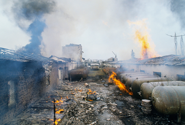 1992 год. Коньячный завод в поселке Аскеран на границе Нагорного Карабаха после обстрела азербайджанской стороной