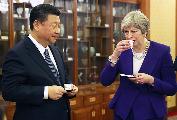 Председатель КНР Си Цзиньпин и премьер-министр Великобритании Тереза Мэй во время встречи в феврале 2018-го