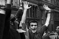 На улицах Праги в дни событий 1968 года в Чехословакии