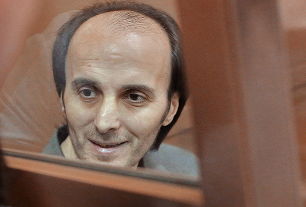 Юсуп Темирханов, обвиняемый в убийстве бывшего полковника Юрия Буданова, в зале заседаний Мосгорсуда