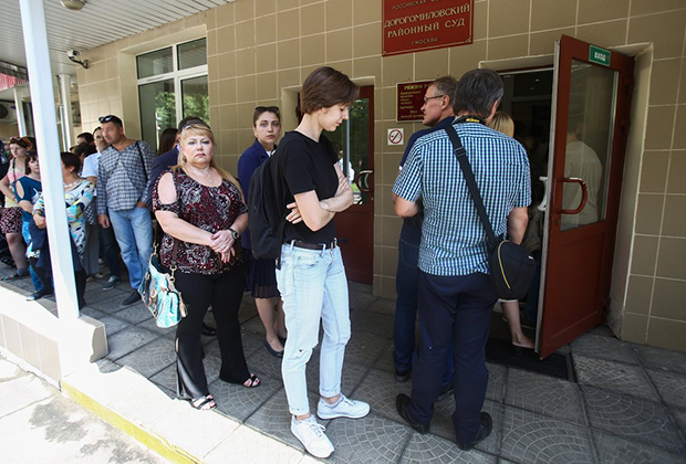 Рассмотрение в Дорогомиловском суде ходатайства о продлении ареста фигурантке дела «Нового величия» Анне Павликовой