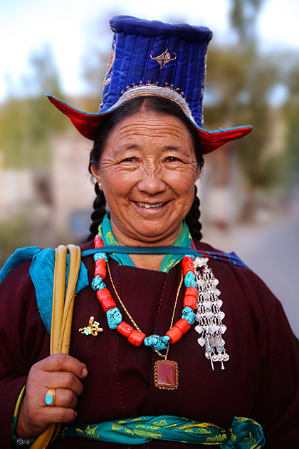 Ладакх — историческая и географическая область, в настоящее время входящая в состав индийского штата Джамму и Кашмир. Дословно «ла» означает перевал, «дакх» — страна. Расположена между горными системами Куньлунь на севере и Гималаи на юге. Ладакх населен народами как индоевропейского, так и тибетского происхождения и является одной из наименее населенных областей Центральной Азии. Население Ладакха около 260 000 человек, представляет собой смесь различных народов, в основном тибетцев, монов и дардов.