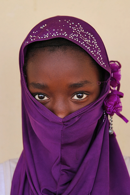 Мавритания (Исламская Республика Мавритания ‎) — государство в Западной Африке, омывается с запада Атлантическим океаном. Мавритания является последним государством в мире, где власти не преследуют рабовладельцев. Несмотря на официальную отмену рабства сначала в июле 1980-го, а потом в 2007 году, де-факто около 20 процентов населения Мавритании (600 тысяч человек в 2011 году) являются рабами. Основная масса рабов —   негры, принадлежащие господствующему классу берберов. Рабы не имеют никаких личных, экономических и политических прав, при этом родившиеся у них дети становятся собственностью рабовладельцев. 