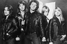 В 1981 году Iron Maiden уже одевались во все черное и кожаное, но еще не украшали одежду металлическими элементами. 