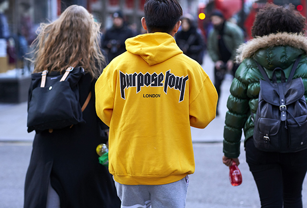 Вещи из коллекции, приуроченной к туру Джастина Бибера, быстро стали популярными не только среди его фанатов. Например, худи Purpose Tour было замечено вместе с ее владельцем на неделе моды в Лондоне в январе 2017 года.
