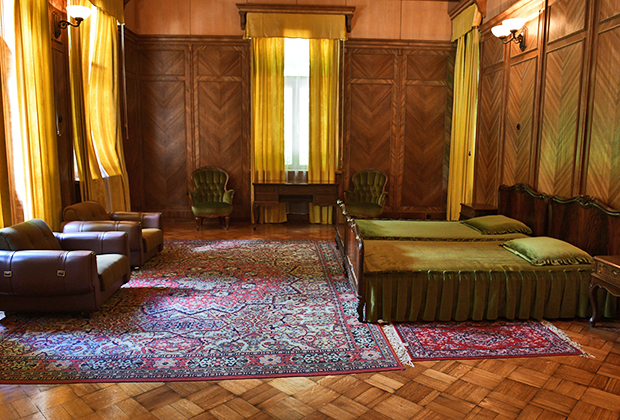 Одна из комнат дачи советского вождя на озере Рица в Абхазии