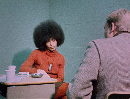 Анджела Дэвис в документальном фильме «Хроники движения «Власть черным» 1967-1975»