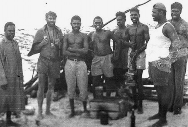 Михаил Фоменко в окружении спасших его туземцев, 1959 год