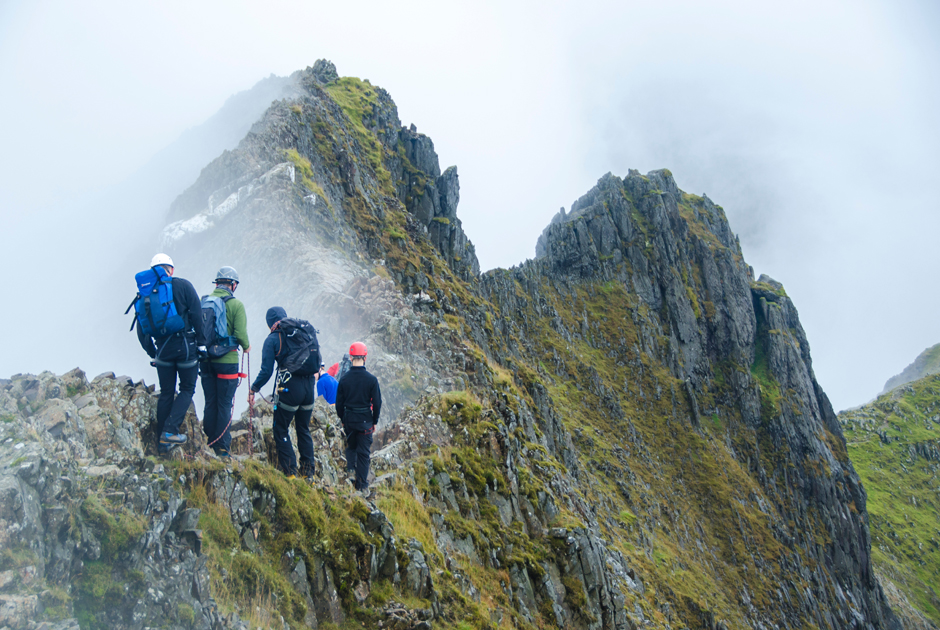 Единственный маршрут, расположенный в Европе — 14 вершин Сноудонии, что в одноименном регионе на севере Уэльса. Задача максимум — подняться на все 14 вершин Уэльса высотой более 3 тысяч футов (914,4 метра) за один день. Именно в Сноудонии тренировались перед восхождением на Эверест его первые покорители Эдмунд Хилари и Тенцинг Норгай.
