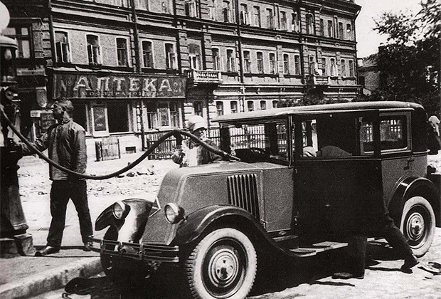 Несмотря на заметное отставание автомобилизации СССР от США и Европы, первые автоматизированные заправки появились в стране еще в 1920-е годы.