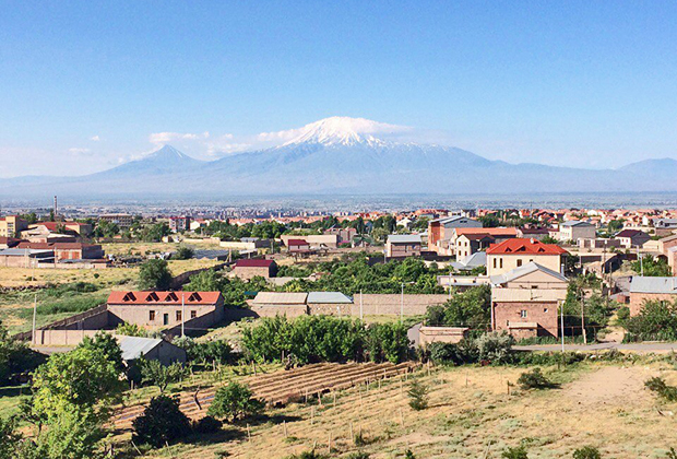 Tinder — отличный способ найти хостел в Ереване, из окон которого открывается такой вид на Арарат
