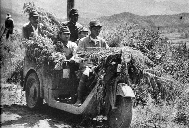 Японские военнослужащие на грузовом мотоцикле Мазда-Го (вариант КС 37). Снимок сделан в период боев у озера Хасан в августе 1938 года