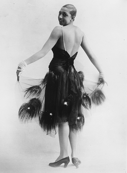 Жозефина Бейкер в платье из перьев