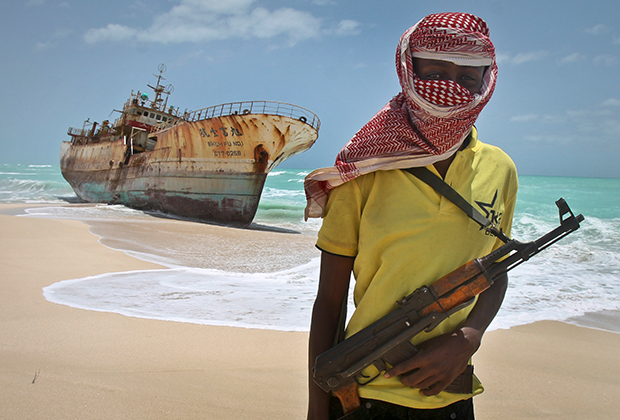 Тяжелая экономическая ситуация, фактическое отсутствие централизованной власти, голод и нищета толкнули жителей прибрежных районов Сомали на занятие пиратством.