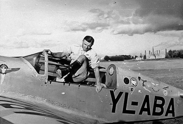 Герберт Цукурс в самолете собственной конструкции С6