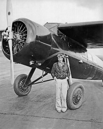 Амелия Эрхарт перед перелетом из Гонулулу в Окленд (штат Калифорния), 1935 год