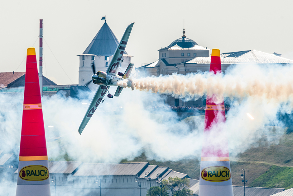 Американец Кевин Кольман принял участие в казанском этапе Red Bull Air Race в рамках Challenger Cup.