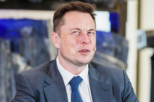 Села батарейка Илон Маск тянет Tesla на дно. Не спасет даже марихуана