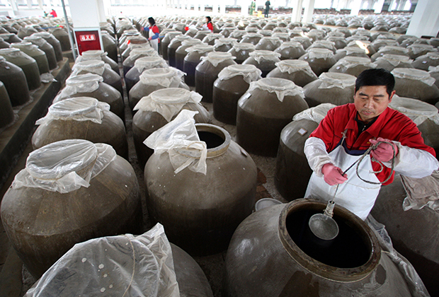 Завод китайской водки Цзяньнаньчунь в провинции Сычуань