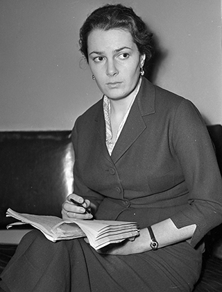 Элина Быстрицкая в 1958 году