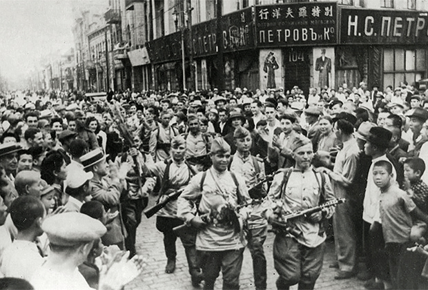 Красная армия входит в Харбин. 1945 год.
