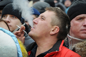 Черный пепел Россию наводнили нелегальные сигареты. Кому это выгодно?