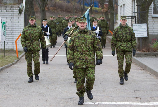 Командующий Андрес Хайрк (на переднем плане)