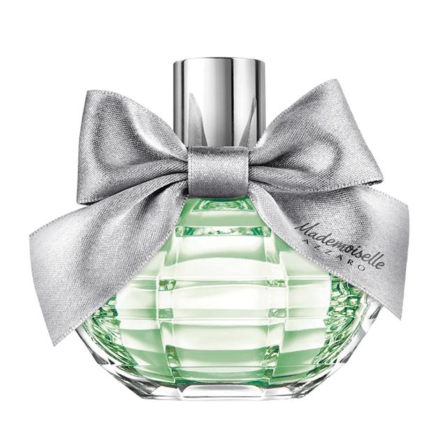 Новый романтичный и женственный аромат от парфюмера Карин Дюбрей сочетает ноты айвы, ревеня, листьев орешника, чайной розы, ландыша, зерен амбретты и белого мускуса.