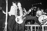 Американскую группу The Ramones называют основателями панк-рока. Как видите первые годы их стиль одежды был весьма сдержанным. 