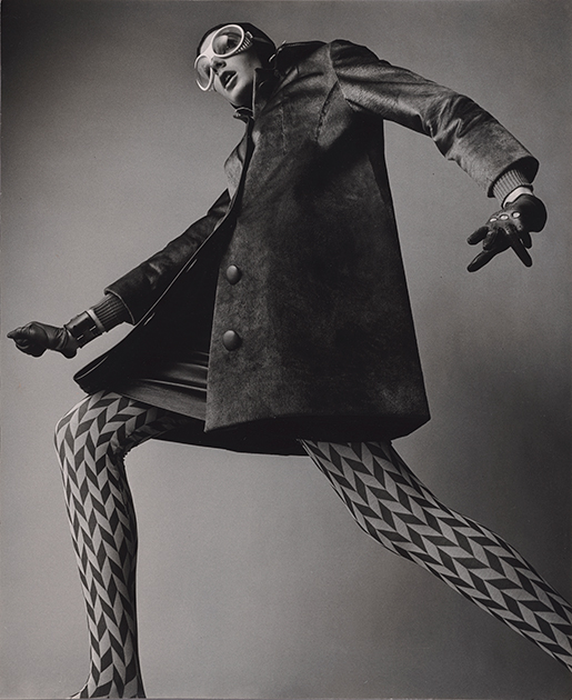 Эта фотография американского фотографа отражает психоделический стиль одежды 1960-х.