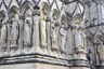 Как и любой готический храм, собор в Солсбери щедро декорирован различными скульптурами. 