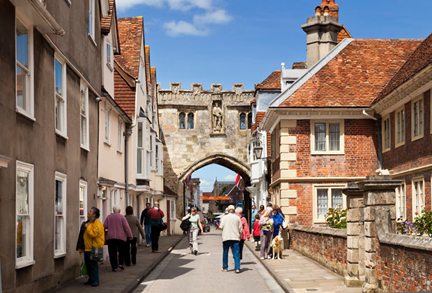 Арка Хай Стрит Гейт — одно из самых живописных мест Солсбери, хотя вся прилегающая к собору часть центра города невероятно обаятельна. 