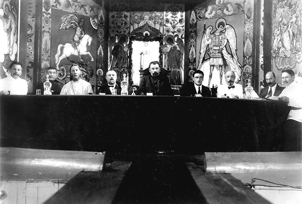 В зале заседаний Приамурского Земского собора. Владивосток, 1922 год