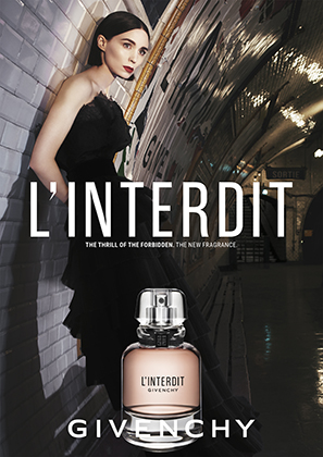 Рекламный плакат аромата L’Interdit 2018 года