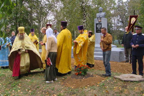 Тверская область, село Берново. Освящение памятника императору Александру II