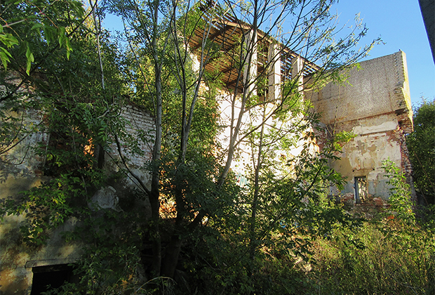 Тверская область, село Берново. Развалины спиртзавода